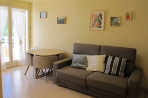 TV - Beau studio cabine avec piscine et plage à 50m (Saint-Raphaël)