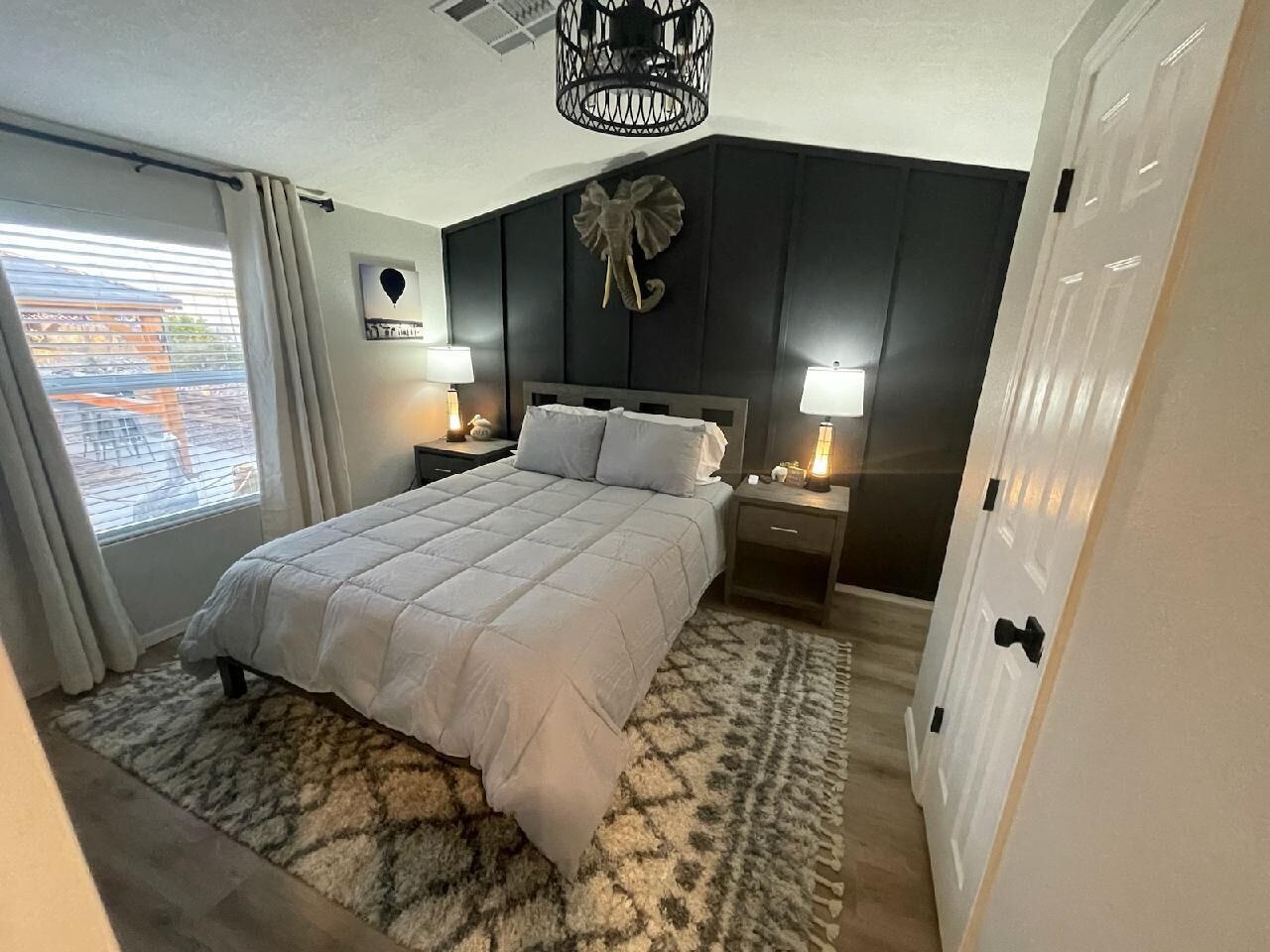 2 makuuhuonetta, silitysrauta/-lauta, ilmainen Wi-Fi, vuodevaatteet