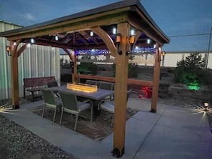 Outdoor dining - Elephant Bay Resort (Elephant Butte)
