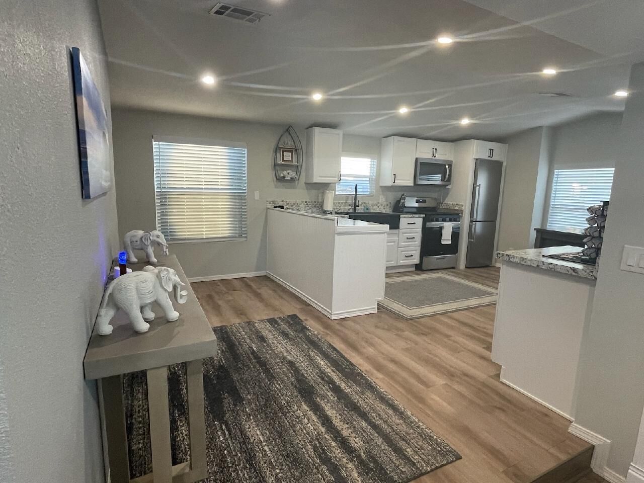 雪櫃、微波爐、焗爐、爐具