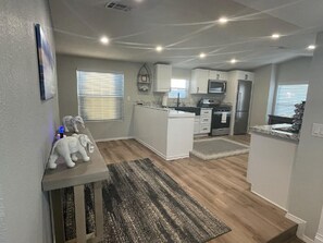 Fridge, microwave, oven, stovetop - Elephant Bay Resort (Elephant Butte)