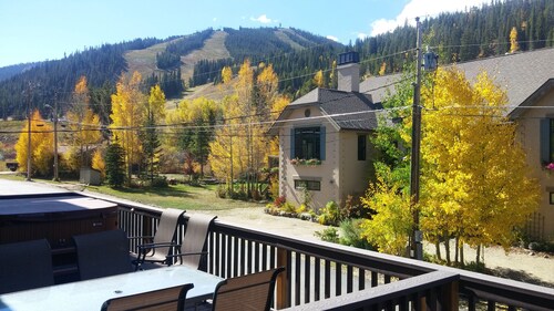 Walk to Winter Park Lifts - Private Hot Tub - Pet Friendly - Custom Duplex