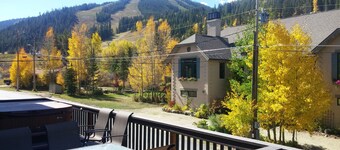 Walk to Winter Park Lifts - Private Hot Tub - Pet Friendly - Custom Duplex