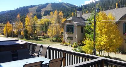 Walk to Winter Park Lifts - Private Hot Tub - Pet Friendly - Custom Duplex