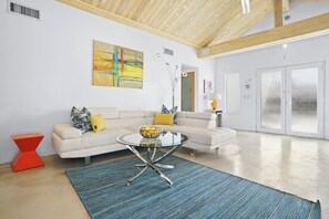 Smart-tv och eldstad