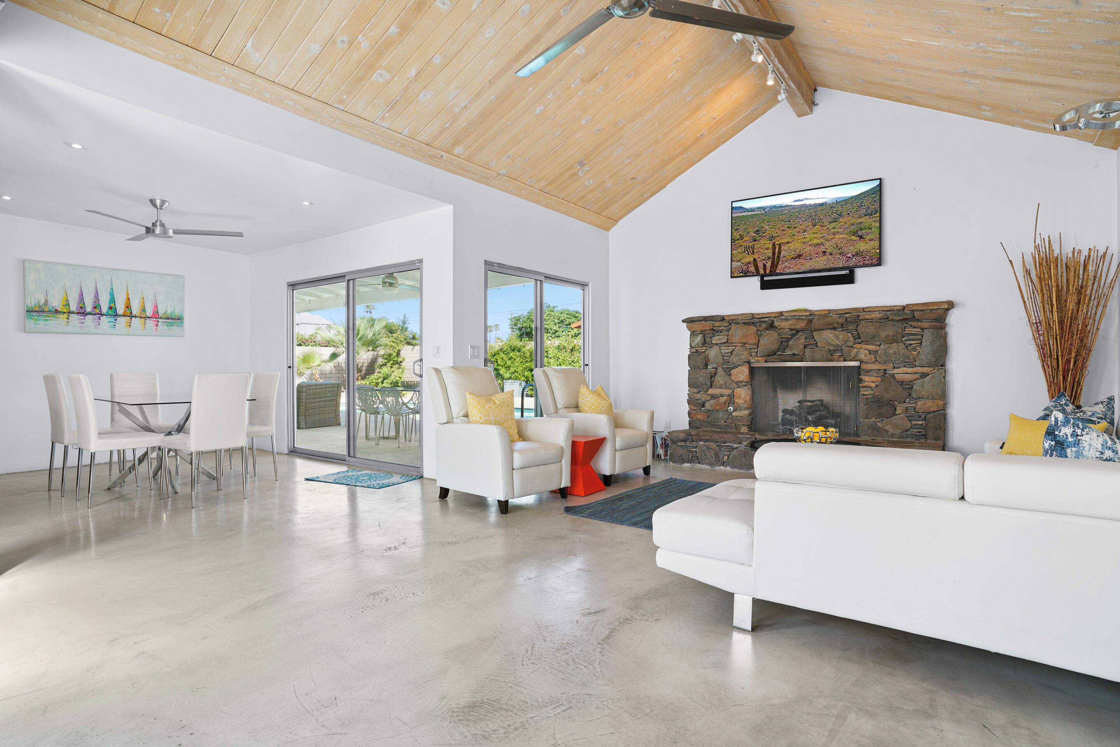 Smart-tv en een open haard