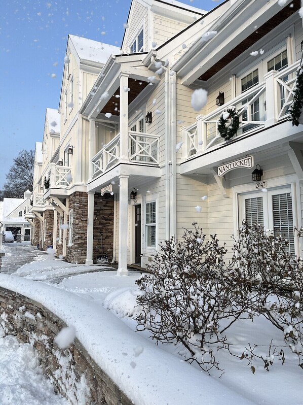 Exterior - "Nantucket 1 Bedroom" Luxury Townhome, Pool, Hot Tub, Golf Membership, Near Lake and Beaches (Holland)