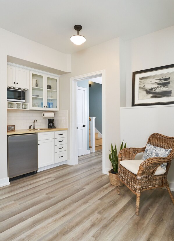 Interior - Luxury 5BR Townhome Sleeps 15 | Pool, Hot Tub, Golf, Near Lake MI, Big Kitchen (Holland)