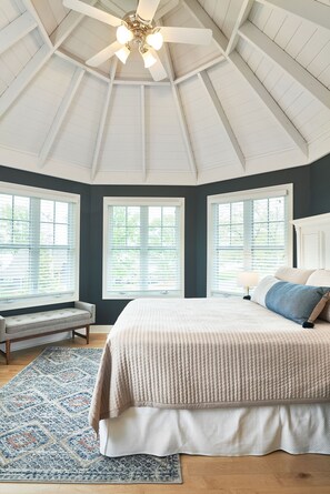 5 bedrooms, iron/ironing board, free WiFi, bed sheets