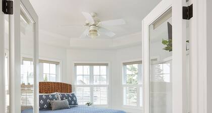 "Nantucket 5 Bedroom" Luxury Townhome, Pool, Hot Tub, Golf Membership, Near Lake and Beaches
