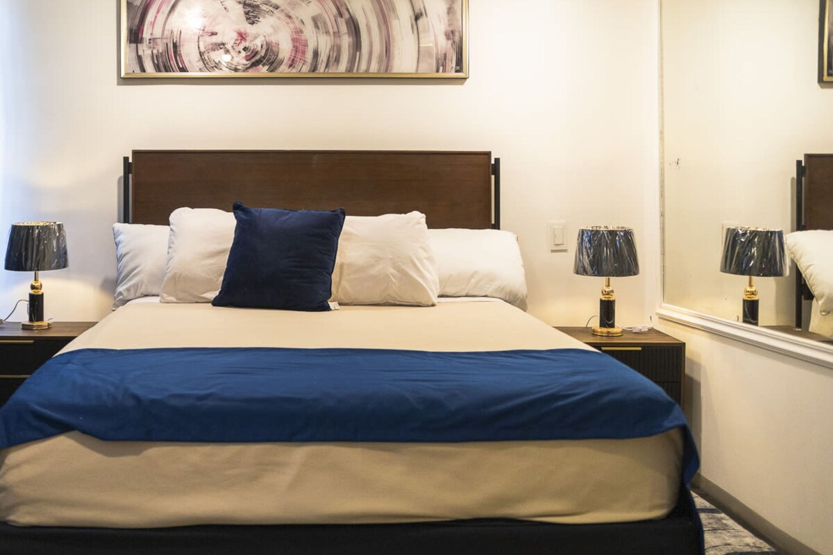 Superior Room | Premium bedding, desk, laptop workspace, WiFi (free)