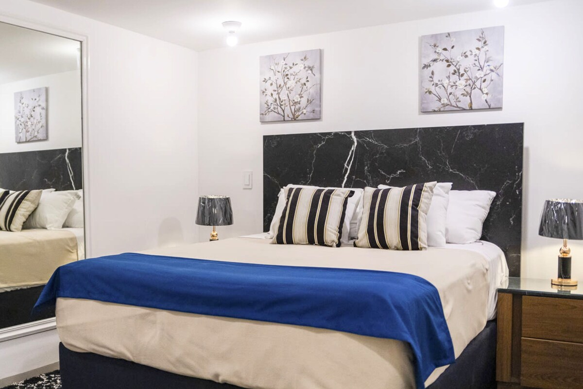 Superior Room | Premium bedding, desk, laptop workspace, WiFi (free)