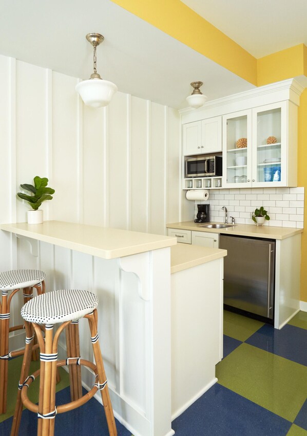 Fridge, microwave, oven, dishwasher