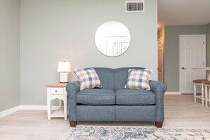 Smart TV - Walk to the Beach - Ocean Block - 1st Floor Condo  (Dewey Beach)