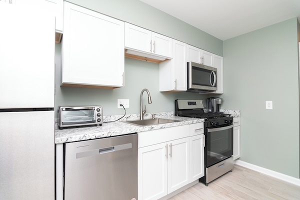 Frigorífic, microones, forn i placa de cuina