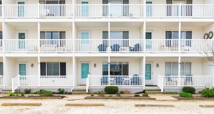 Walk to the Beach - Ocean Block - 1st Floor Condo