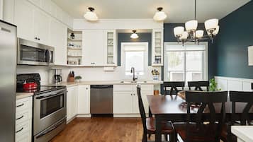 Réfrigérateur, micro-ondes, four, lave-vaisselle