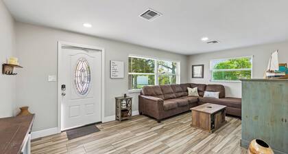 Tranquil Naples Apartment by the Gulf with Outdoor Space