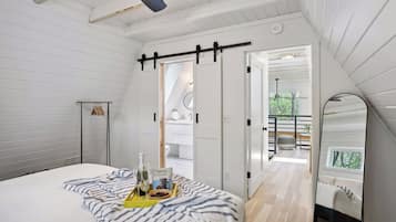 2 bedrooms, desk, free WiFi, bed sheets