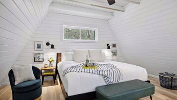 2 bedrooms, desk, free WiFi, bed sheets