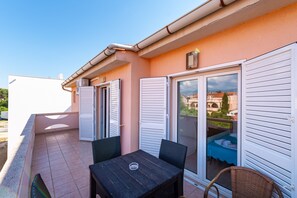 Leilighet, 2 soverom, balkong, hageutsikt | Terrasse/patio