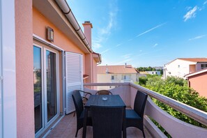 Apartment, 2 Bedrooms, Balcony, Garden View | Property grounds