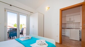 Leilighet, 2 soverom, balkong, hageutsikt