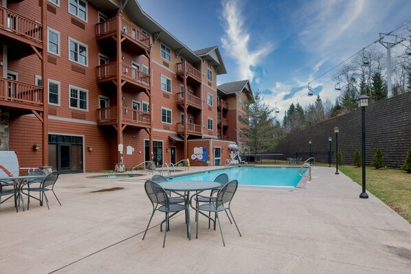 Outdoor pool, a heated pool - The ultimate resort experience. Pool, hot tub, sauna, steam room, exercise room. (Hunter)
