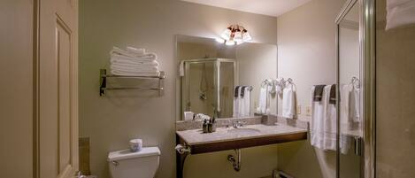 Poreamme, hiustenkuivaaja, pyyhkeet, saippua