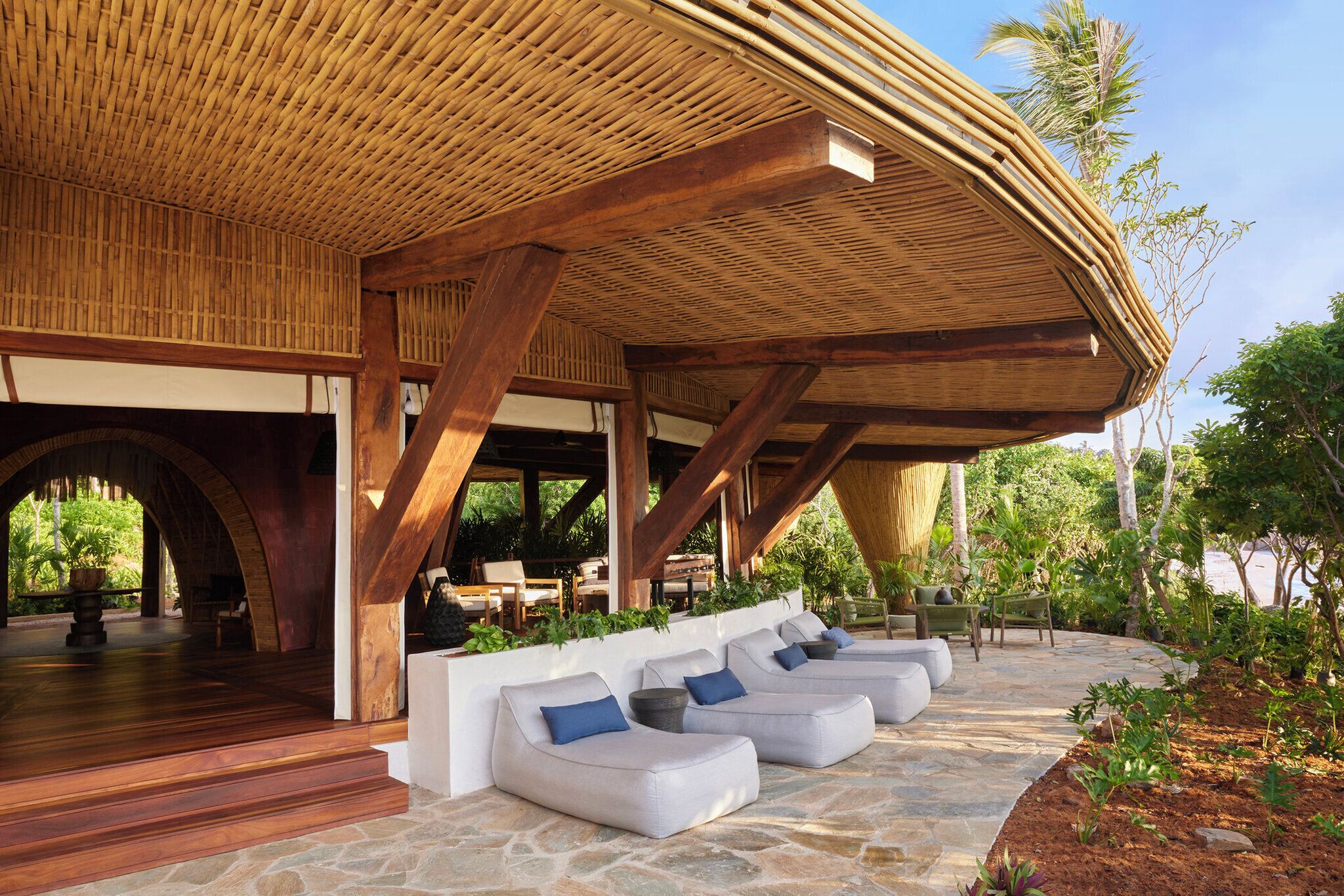 Petit déjeuner, déjeuner et dîner servis sur place