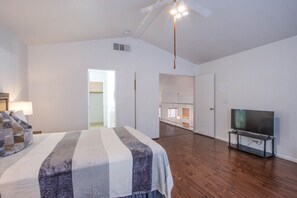 3 habitaciones, tabla de planchar con plancha, wifi y ropa de cama