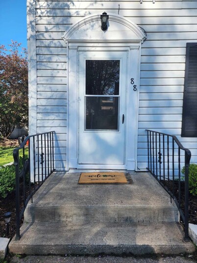 Cozy family friendly home nestled in the bluffs just steps from the Mississippi!