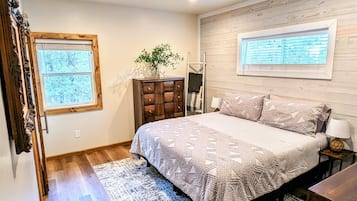 2 bedrooms, desk, iron/ironing board, travel cot