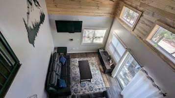 Smart-TV, Bücher, Stereoanlage