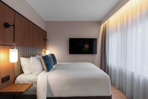 Minibar, in-room safe, blackout drapes, iron/ironing board - voco Stockholm Kista by IHG (Kista)