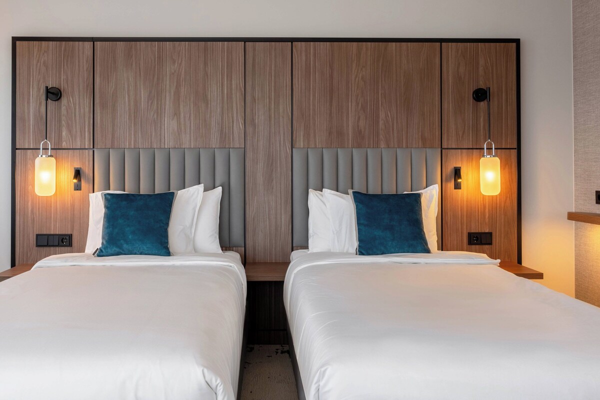 Rom – premium, 2 enkeltsenger (Free Spa Access) | Minibar, safe på rommet, blendingsgardiner og strykejern/-brett