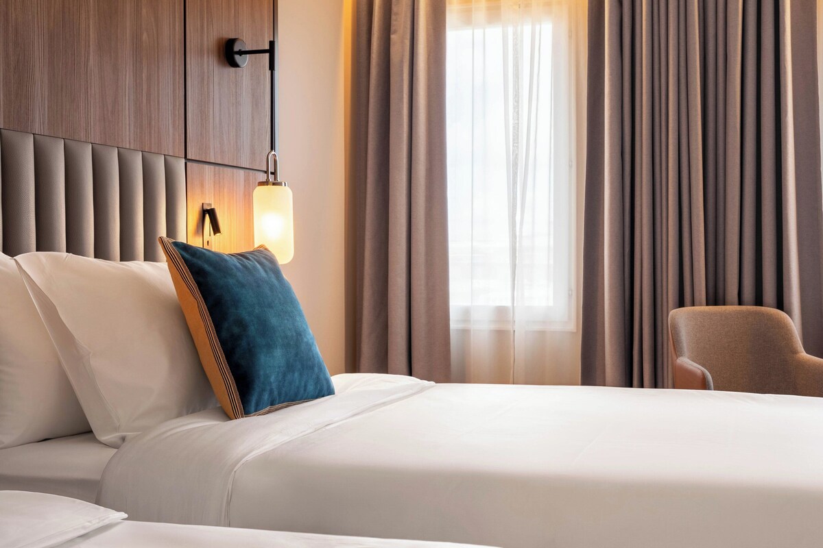 Minibar, in-room safe, blackout curtains, iron/ironing board