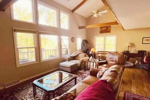 Smart-TV, peis, videospill og fotballspill