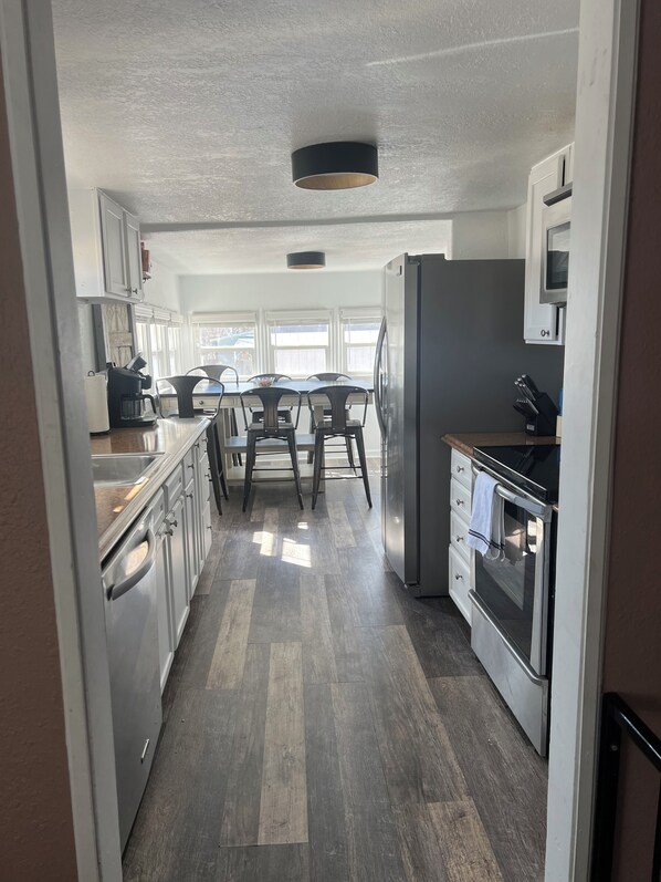 Fridge, microwave, oven, stovetop - Breathtaking views of the Moutains close to downtown (Cañon City)