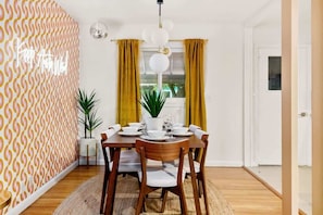 Dining - Heated Pool • Sand V'ball • Mins>DT • Sleeps 10 (Austin)