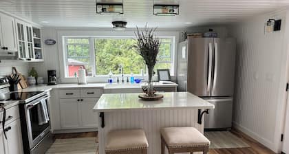 “ACADIA NATIONAL PARK” Bernard Maine “QUEITSIDE”
Near Harbor “Pet Friendly”