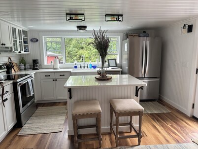 “ACADIA NATIONAL PARK” Bernard Maine “QUEITSIDE”
Near Harbor “Pet Friendly”