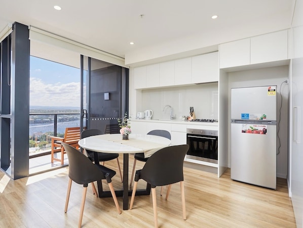 Fridge, microwave, oven, stovetop