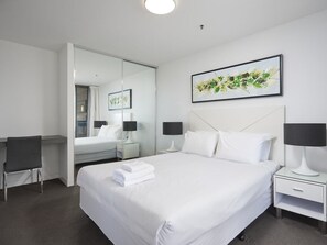 1 habitación, tabla de planchar con plancha, wifi y ropa de cama 