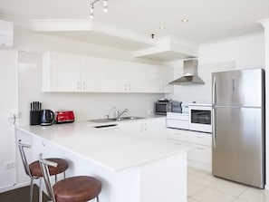 Fridge, microwave, oven, stovetop