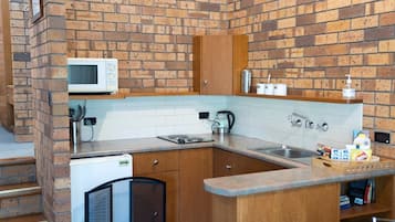 Fridge, microwave, stovetop, cookware/dishes/utensils