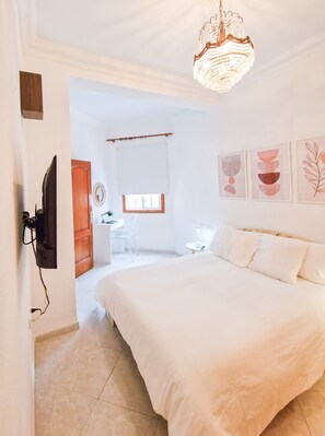 3 Schlafzimmer, Schreibtisch, Bügeleisen/Bügelbrett, Reisekinderbett