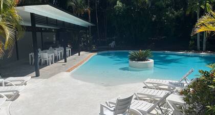 Baden 58 - Rainbow Shores. Pools, outdoor spa, walk to beach. Tennis court