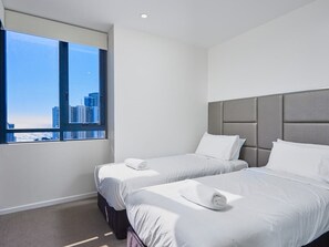 2 habitaciones, tabla de planchar con plancha, wifi y ropa de cama 