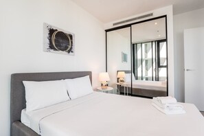 2 bedrooms, iron/ironing board, WiFi, bed sheets - FV Comfort 2 bedroom Apartment w Parking (Fortitude Valley)
